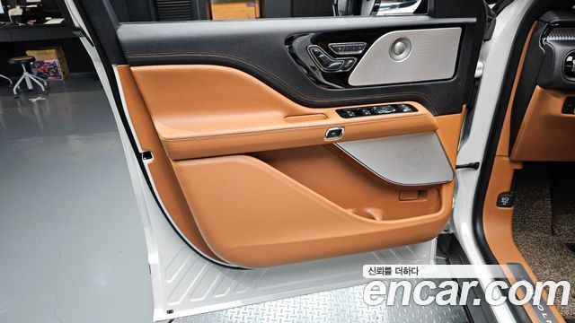 Lincoln Aviator (II) 3.0 Black Label AWD 2022 — фото 24