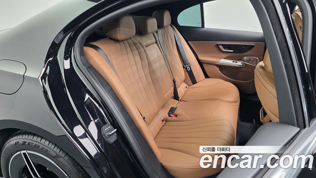 Mercedes-Benz E-Class (W214) E300 4MATIC AMG Line 2025 — фото 11