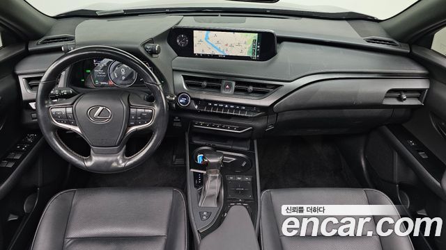 Lexus UX250h 2.0 AWD 2019 — фото 7