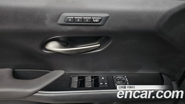 Lexus UX250h 2.0 AWD 2019 — фото 21