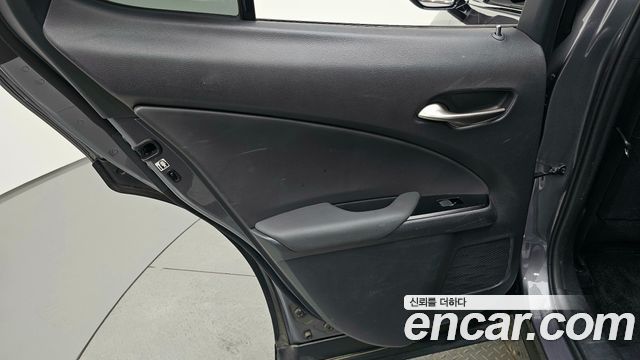 Lexus UX250h 2.0 AWD 2019 — фото 31