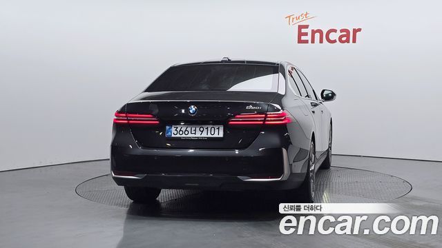 BMW 5 Series (G60) 520i 2025 — фото 4