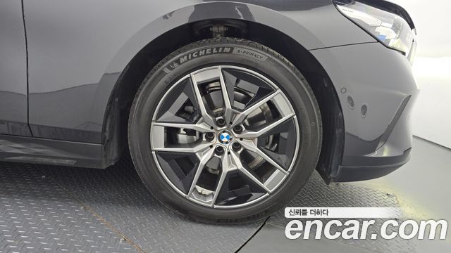 BMW 5 Series (G60) 520i 2025 — фото 28
