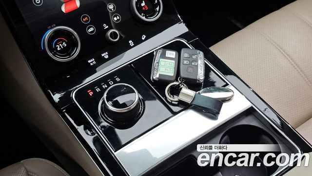 Land Rover Range Rover Velar 2.0 D240 SE 2018 — фото 9