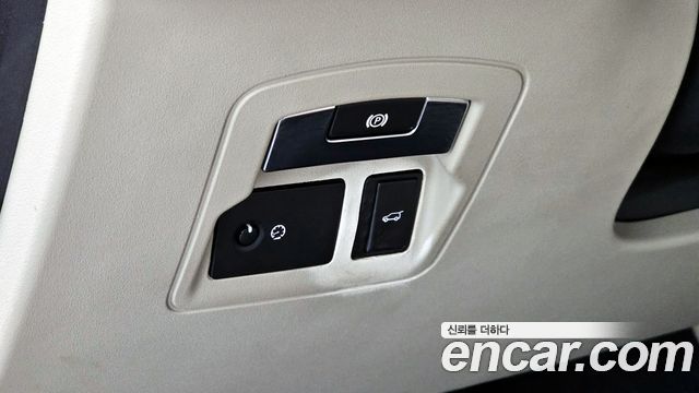 Land Rover Range Rover Velar 2.0 D240 SE 2018 — фото 15