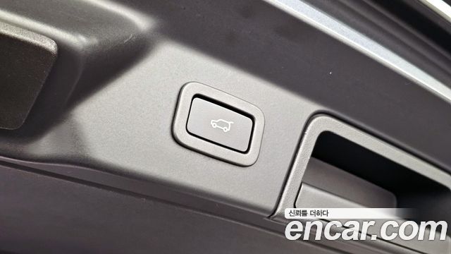 Land Rover Range Rover Velar 2.0 D240 SE 2018 — фото 18