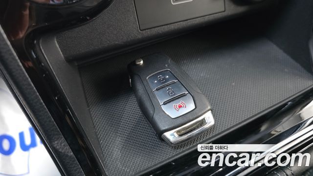 KG Mobility (SsangYong) Beautiful Korando Gasoline 1.5 2WD C5 2023 — фото 16