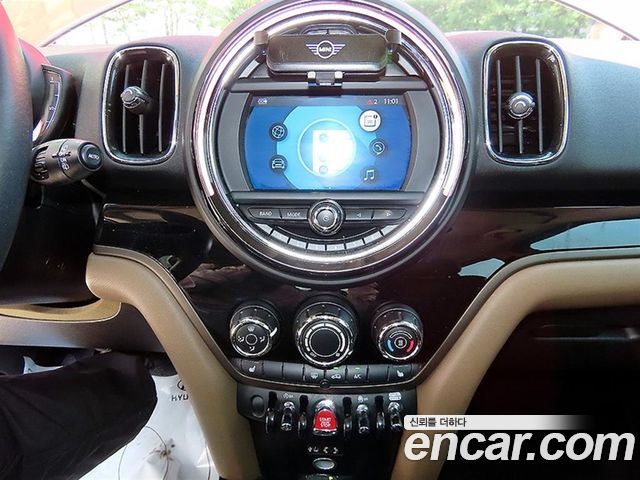 MINI Cooper D Countryman ALL4 2nd 2018 — фото 16