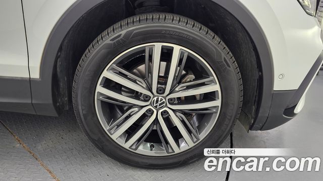 Volkswagen Tiguan Allspace 2.0 TSI Prestige 2023 — фото 5