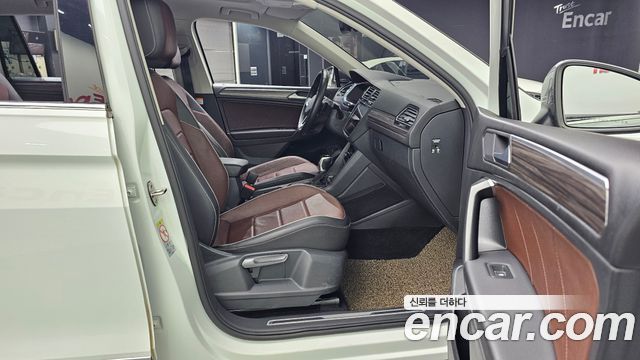 Volkswagen Tiguan Allspace 2.0 TSI Prestige 2023 — фото 11