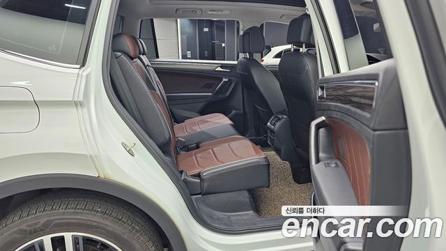 Volkswagen Tiguan Allspace 2.0 TSI Prestige 2023 — фото 12