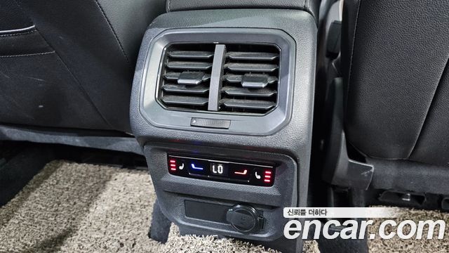 Volkswagen Tiguan Allspace 2.0 TSI Prestige 2023 — фото 18