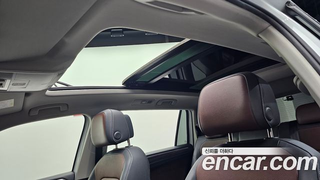 Volkswagen Tiguan Allspace 2.0 TSI Prestige 2023 — фото 19