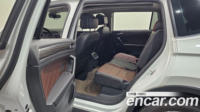 Volkswagen Tiguan Allspace 2.0 TSI Prestige 2023 — фото 26