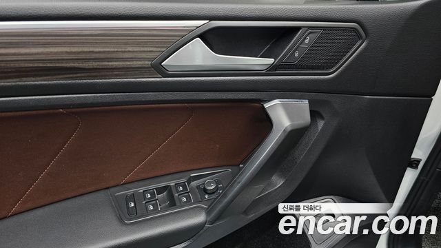 Volkswagen Tiguan Allspace 2.0 TSI Prestige 2023 — фото 30