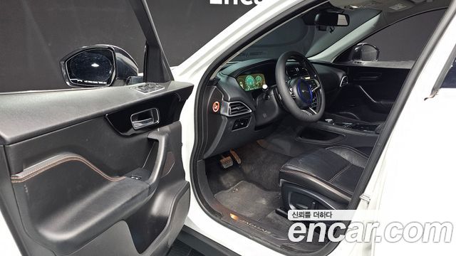 Jaguar F-PACE 20d Prestige 2018 — фото 10