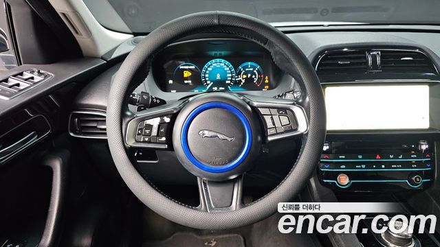 Jaguar F-PACE 20d Prestige 2018 — фото 13