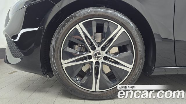 Mercedes-Benz A-Class (W177) A220 Sedan 2024 — фото 5