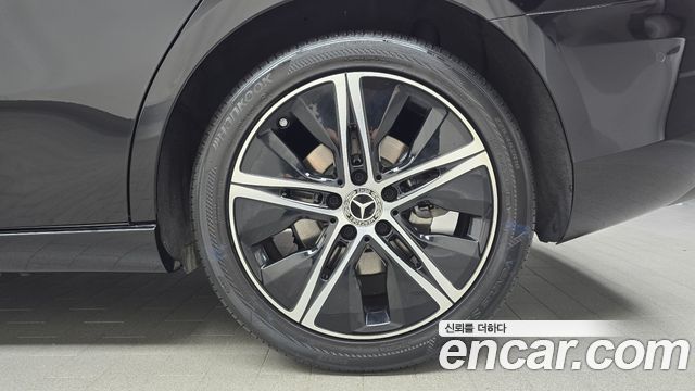 Mercedes-Benz A-Class (W177) A220 Sedan 2024 — фото 21