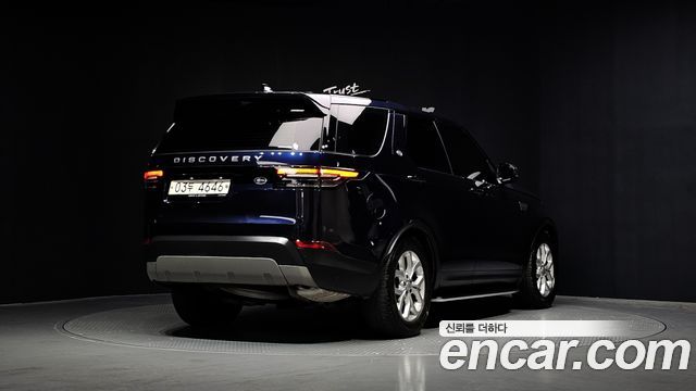 Land Rover Discovery 5 2.0 SD4 SE 2018 — фото 2