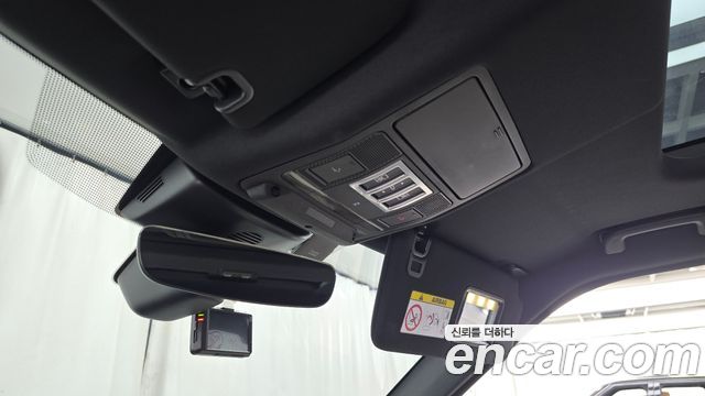 Land Rover Discovery 5 2.0 SD4 SE 2018 — фото 17