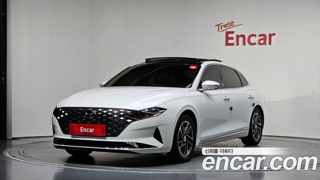 Hyundai Grandeur (IG) 3.0 LPi Rent Car Premium