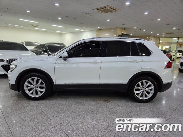 Volkswagen Tiguan (II) 2.0 TDI Premium 2018 — фото 3