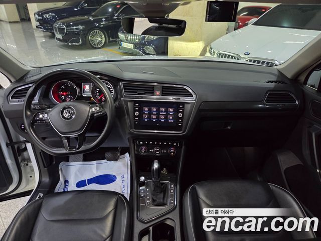 Volkswagen Tiguan (II) 2.0 TDI Premium 2018 — фото 8