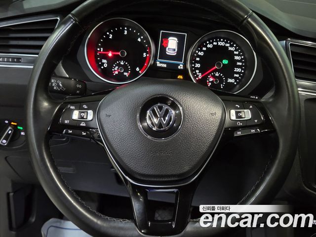 Volkswagen Tiguan (II) 2.0 TDI Premium 2018 — фото 9