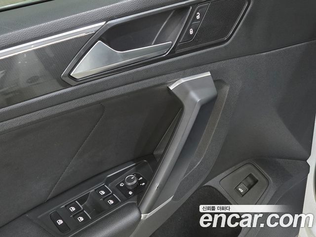 Volkswagen Tiguan (II) 2.0 TDI Premium 2018 — фото 19