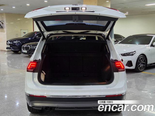Volkswagen Tiguan (II) 2.0 TDI Premium 2018 — фото 23