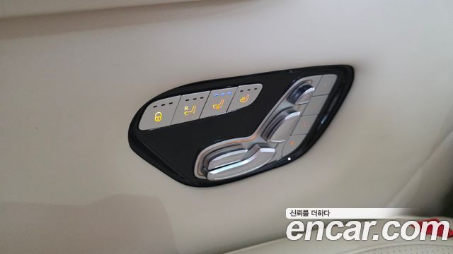 Kia Carnival (IV) Gasoline 4-Seater Hi Limousine (Special) 2026 — фото 17