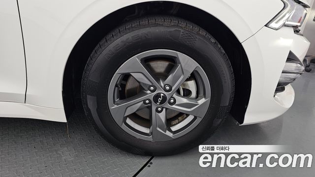 Kia K5 (III) 2.0 LPI(Renter car) Strandard 2023 — фото 5