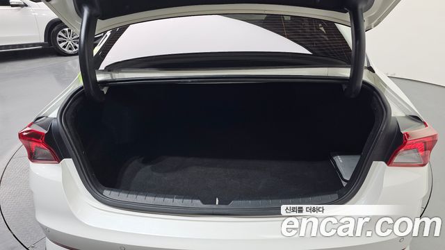Kia K5 (III) 2.0 LPI(Renter car) Strandard 2023 — фото 20