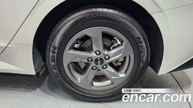 Kia K5 (III) 2.0 LPI(Renter car) Strandard 2023 — фото 21