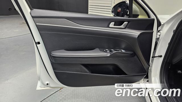 Kia K5 (III) 2.0 LPI(Renter car) Strandard 2023 — фото 24