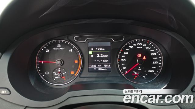 Audi Q3 2.0 TDI Quattro Dynamic 8U 2014 — фото 8