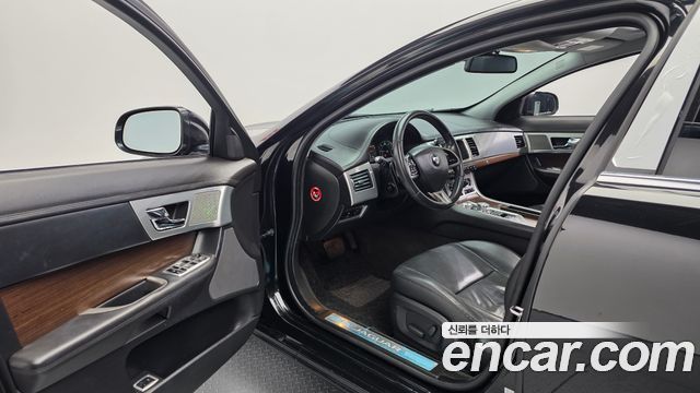 Jaguar XF 2.2D Luxury X250 2015 — фото 10