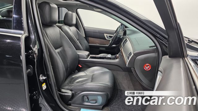 Jaguar XF 2.2D Luxury X250 2015 — фото 11