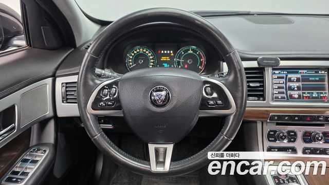 Jaguar XF 2.2D Luxury X250 2015 — фото 13