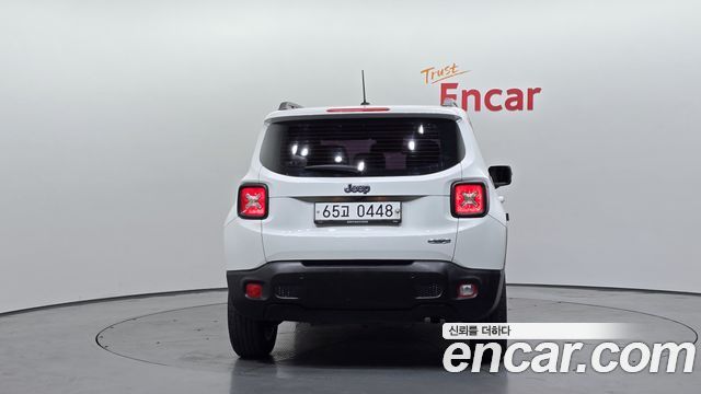 Jeep Renegade 2.4 Longitude 2016 — фото 4