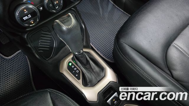 Jeep Renegade 2.4 Longitude 2016 — фото 9