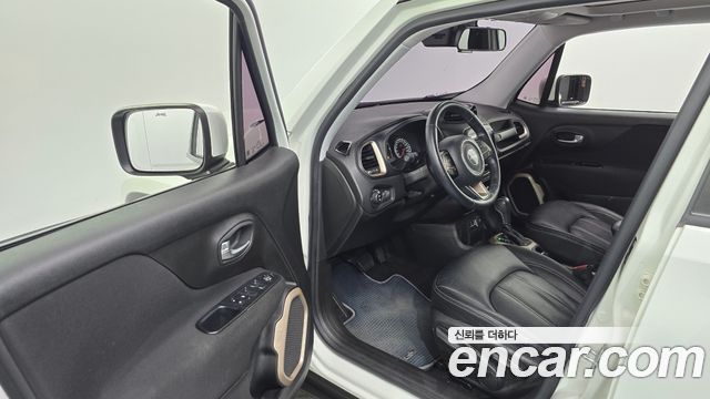 Jeep Renegade 2.4 Longitude 2016 — фото 10
