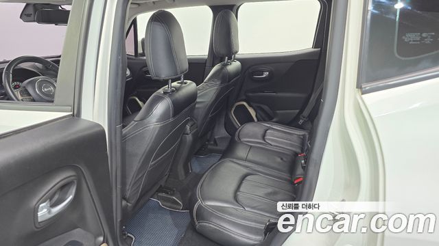 Jeep Renegade 2.4 Longitude 2016 — фото 11