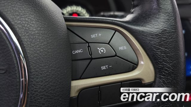 Jeep Renegade 2.4 Longitude 2016 — фото 17