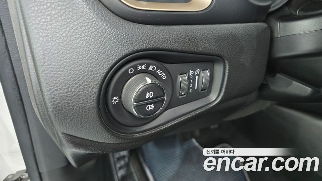 Jeep Renegade 2.4 Longitude 2016 — фото 18