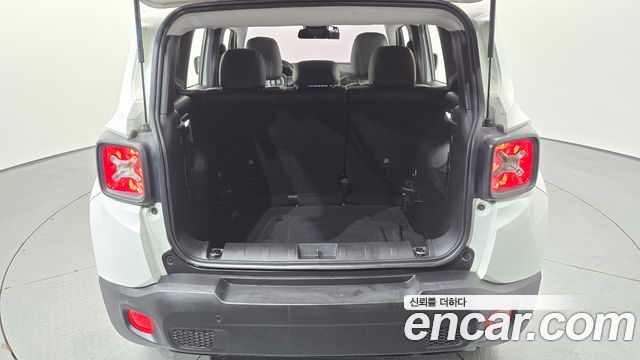 Jeep Renegade 2.4 Longitude 2016 — фото 19