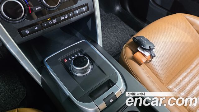 Land Rover Discovery Sport 2.0 TD4 HSE Luxury 2018 — фото 9