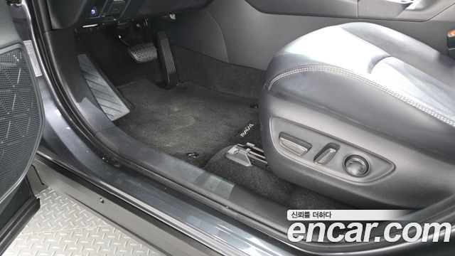 Toyota RAV4 (V) 2.5 4WD Hybrid 2019 — фото 12
