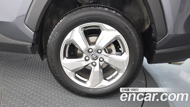 Toyota RAV4 (V) 2.5 4WD Hybrid 2019 — фото 21